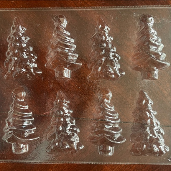 11 Assorted chocolate and 3 baking molds - Picture 4 of 13